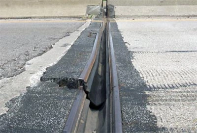 Expansion joint on a bridge deck